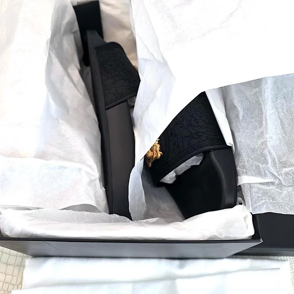 Brand New Versace Men\'s Nero-Oro Slides Gomma (EU 39) NEW VERSACE Gomma Blk Gold Medusa Rubber Pool Slides Men main image 2
